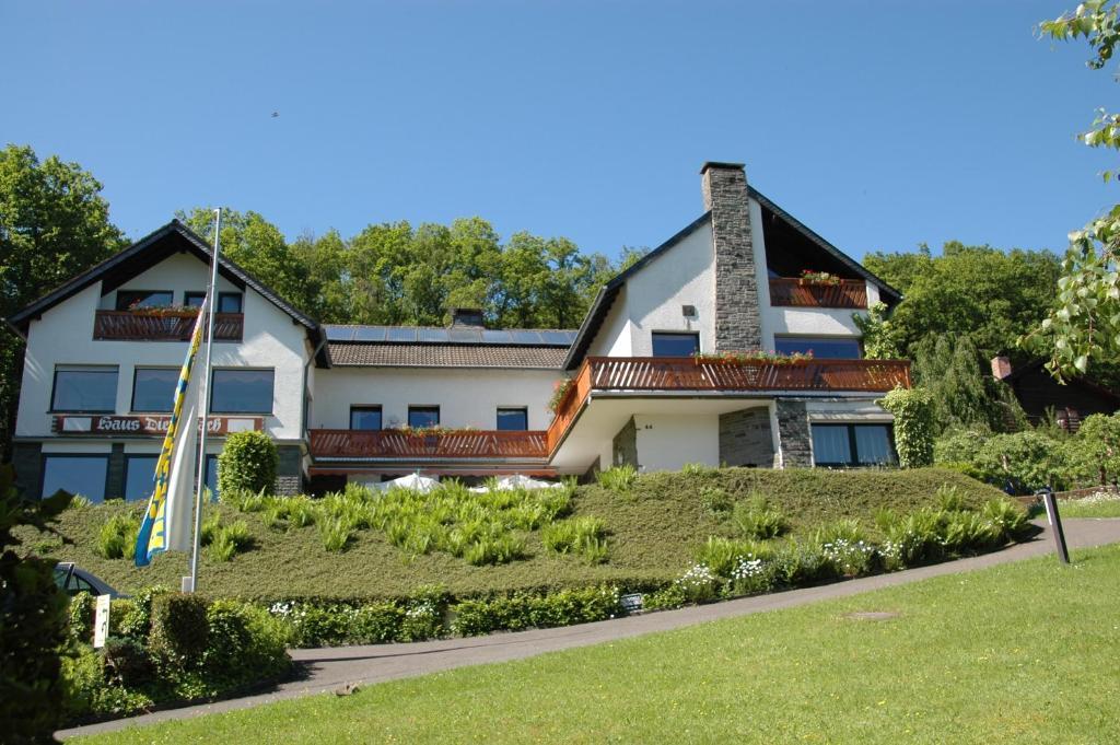 Pension Haus Diefenbach ハイムバッハ エクステリア 写真